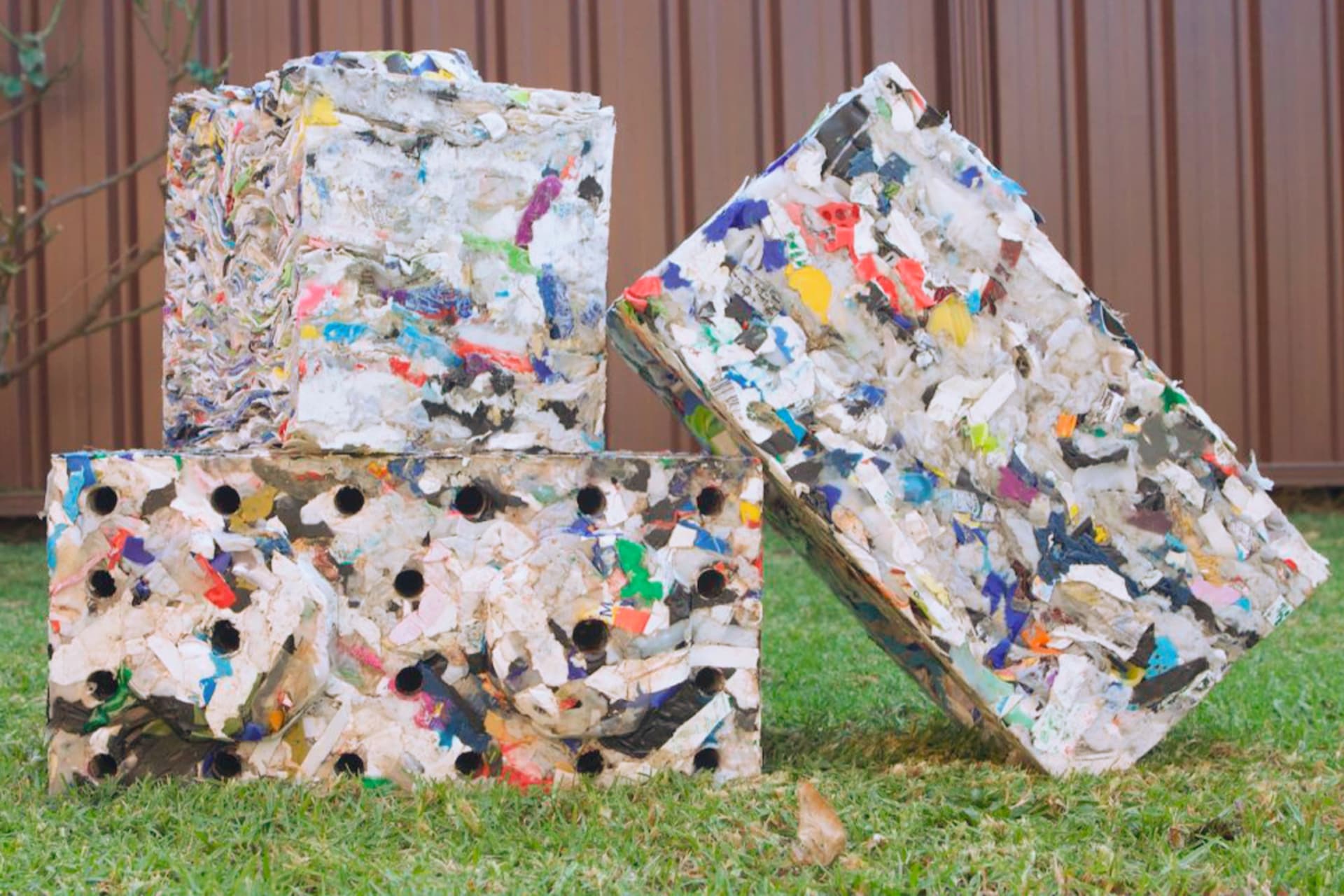 De basura a cemento, de desecho a hogar