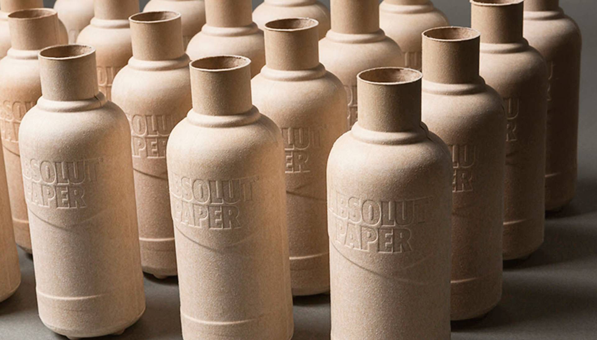 La primera botella hecha de papel reciclado